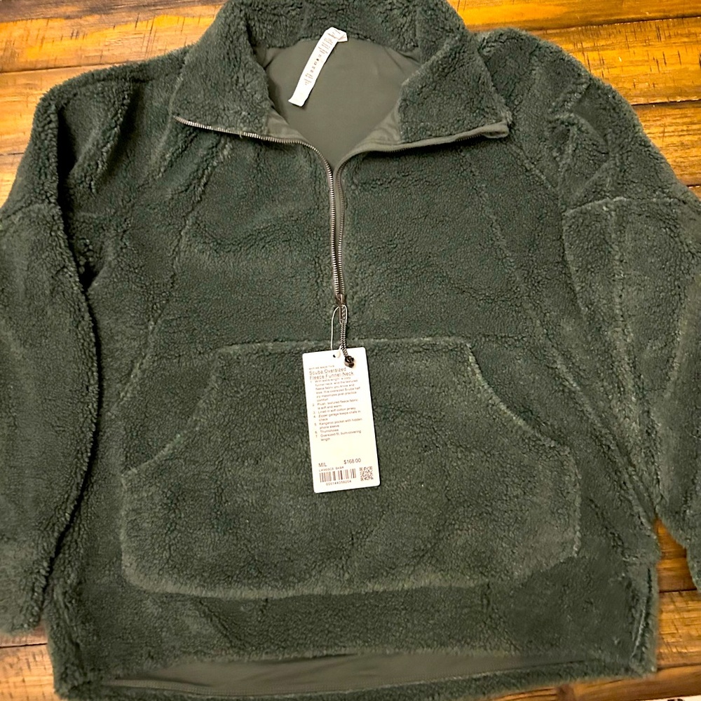 NWT Lululemon Scuba Fleece Funnel Neck M/L
